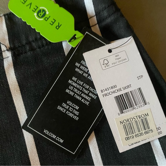 NWT Volcom Black and White Striped Mini Skirt S - Picture 2 of 5